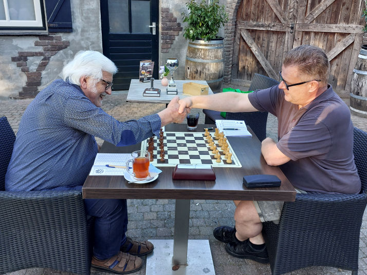 DOT bij café Thuis